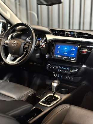 TOYOTA-HILUX-2023
