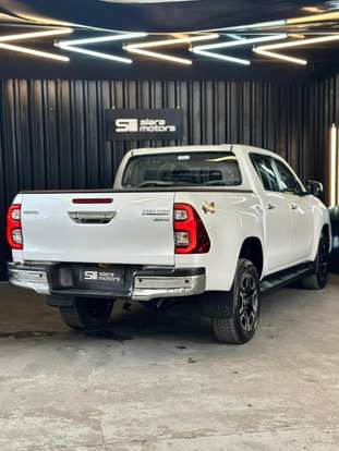TOYOTA-HILUX-2023