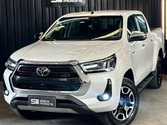 TOYOTA-HILUX-2.8 D-4D TURBO DIESEL CD SRX 4X4 AUTOMÁTICO TOYOTA-HILUX-2023