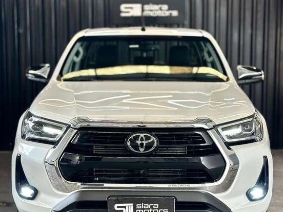TOYOTA-HILUX-2.8 D-4D TURBO DIESEL CD SRX 4X4 AUTOMÁTICO TOYOTA-HILUX-2023