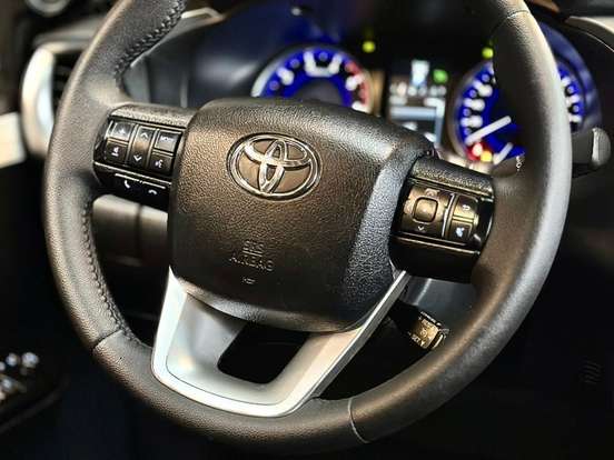 TOYOTA-HILUX-2.8 SRX 4X4 CD 16V DIESEL 4P AUTOMÁTICO TOYOTA-HILUX-2017