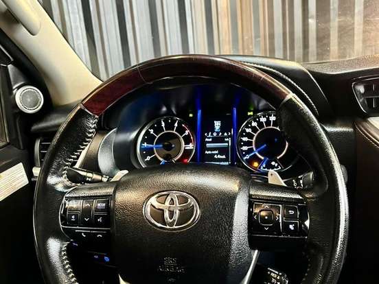 TOYOTA-HILUX SW4-2.8 SRX 4X4 7 LUGARES 16V TURBO INTERCOOLER DIESEL 4P AUTOMÁTICO TOYOTA-HILUX SW4-2018
