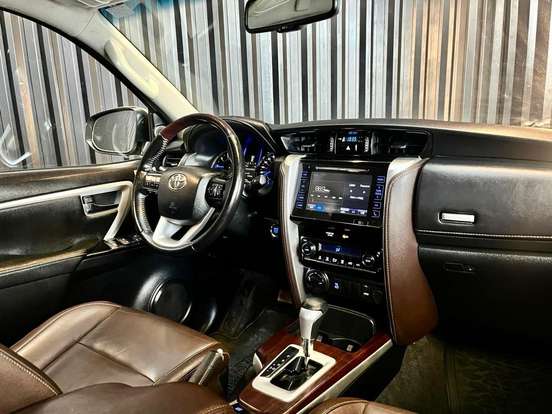TOYOTA-HILUX SW4-2018