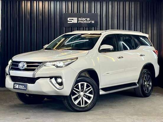TOYOTA-HILUX SW4-2.8 SRX 4X4 7 LUGARES 16V TURBO INTERCOOLER DIESEL 4P AUTOMÁTICO TOYOTA-HILUX SW4-2018