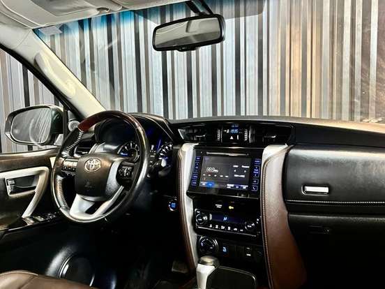 TOYOTA-HILUX SW4-2.8 SRX 4X4 7 LUGARES 16V TURBO INTERCOOLER DIESEL 4P AUTOMÁTICO TOYOTA-HILUX SW4-2018