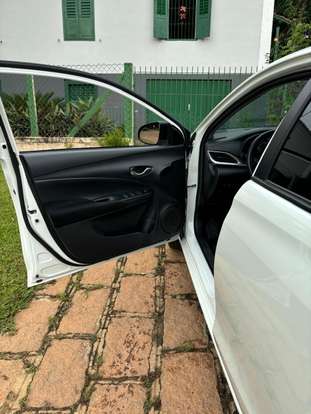 TOYOTA-YARIS-2020