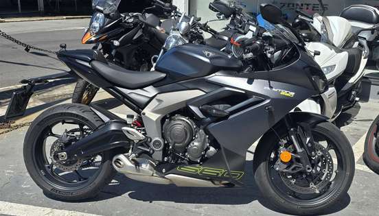 TRIUMPH-DAYTONA 660-2024