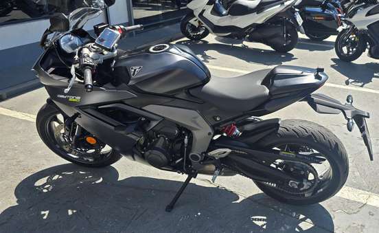 TRIUMPH-DAYTONA 660-2024
