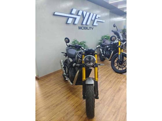 TRIUMPH SPEED 400 