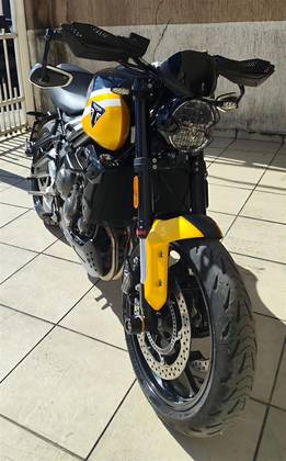 TRIUMPH TRIDENT 660 