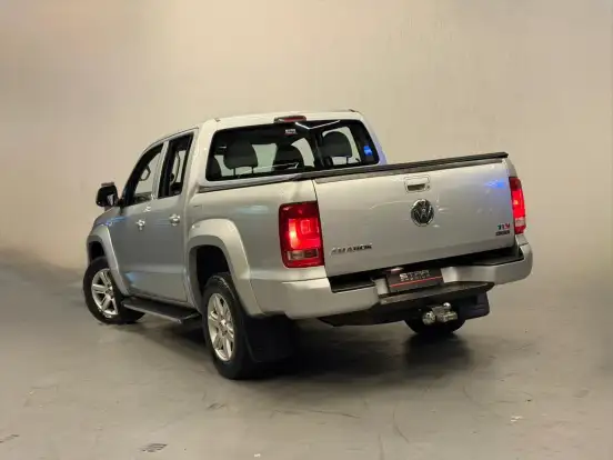 VOLKSWAGEN-AMAROK-2012