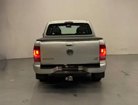 VOLKSWAGEN-AMAROK-2012