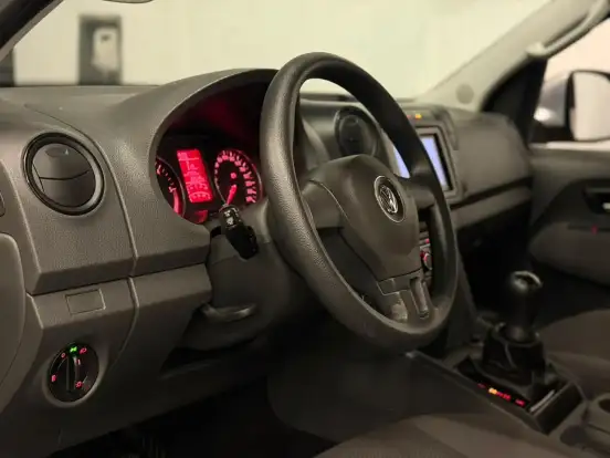 VOLKSWAGEN-AMAROK-2012