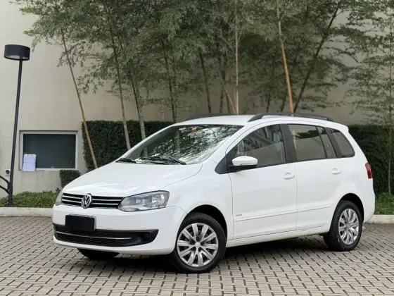 VOLKSWAGEN FOX 1.6 MI 8V FLEX 4P AUTOMATIZADO VOLKSWAGEN FOX 1.6 MI 8V FLEX 4P AUTOMATIZADO