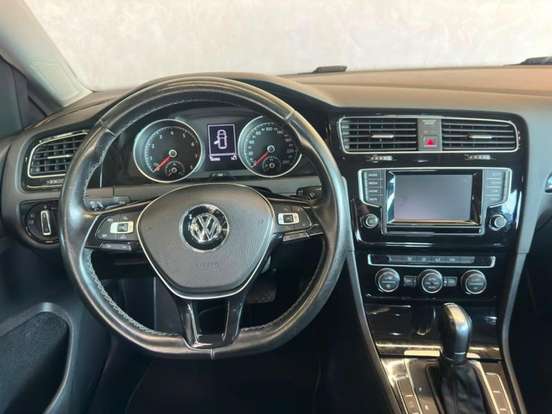 VOLKSWAGEN-GOLF-2014