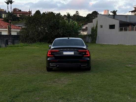 VOLVO-S60-2.0 T8 R-DESIGN HÍBRIDO 4P AUTOMÁTICO VOLVO-S60-2020
