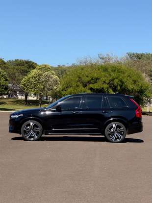 VOLVO-XC90-2022