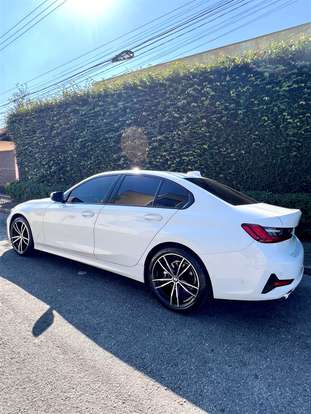 BMW-320i-2021