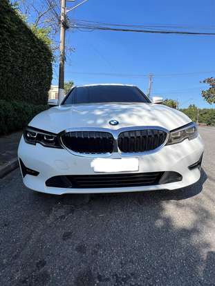 BMW-320i-2021
