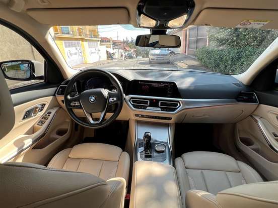 BMW-320i-2021
