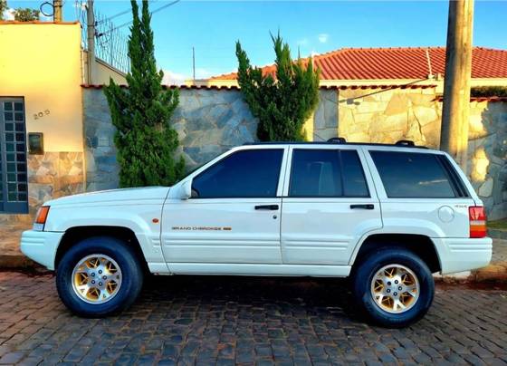 JEEP GRAND CHEROKEE 5.2 LIMITED 4X4 V8 16V GASOLINA 4P AUTOMÁTICO