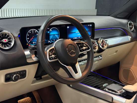MERCEDES-BENZ-GLB 200-2021