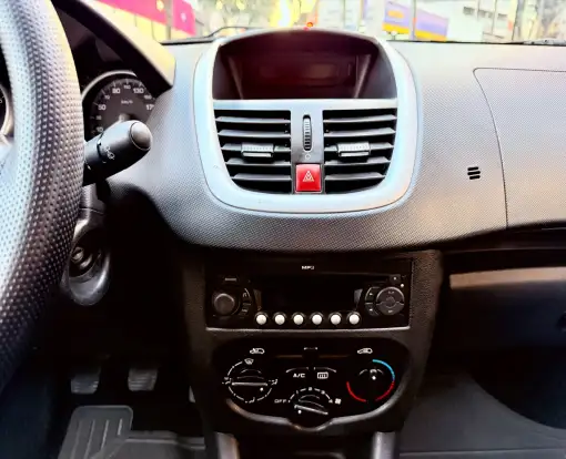 PEUGEOT-207-2010