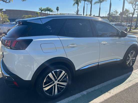 PEUGEOT-3008-2018
