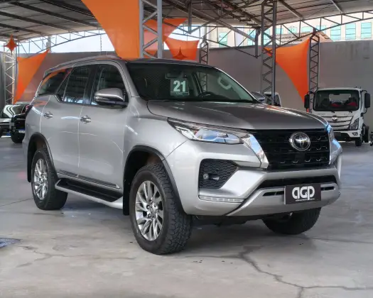 TOYOTA HILUX SW4 2.8 D-4D TURBO DIESEL SRX 7L 4X4 AUTOMÁTICO