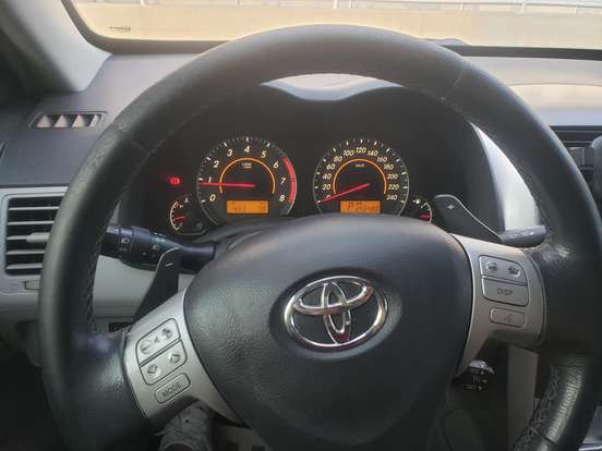 TOYOTA-COROLLA-2011