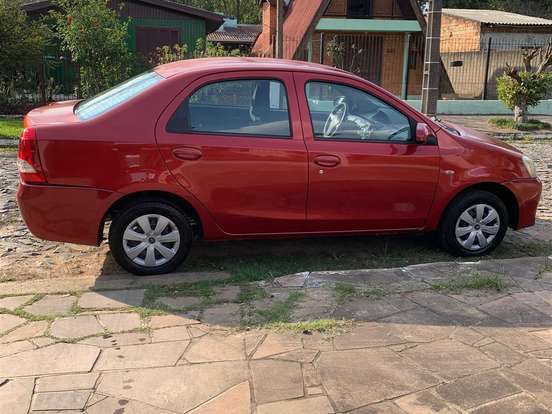 TOYOTA-ETIOS-1.5 X SEDAN 16V FLEX 4P MANUAL TOYOTA-ETIOS-2013