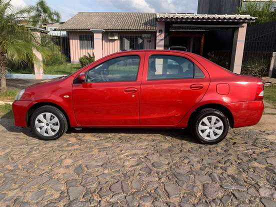 TOYOTA-ETIOS-2013