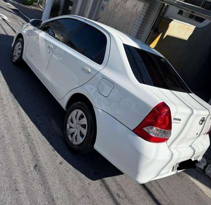 TOYOTA-ETIOS-2017