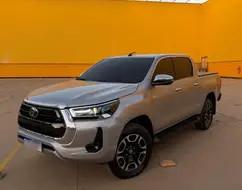 TOYOTA HILUX 2.8 D-4D TURBO DIESEL CD SRX 4X4 AUTOMÁTICO TOYOTA HILUX 2.8 D-4D TURBO DIESEL CD SRX 4X4 AUTOMÁTICO