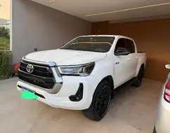 TOYOTA HILUX 2.8 SR 4X4 CD 16V DIESEL 4P AUTOMÁTICO TOYOTA HILUX 2.8 SR 4X4 CD 16V DIESEL 4P AUTOMÁTICO