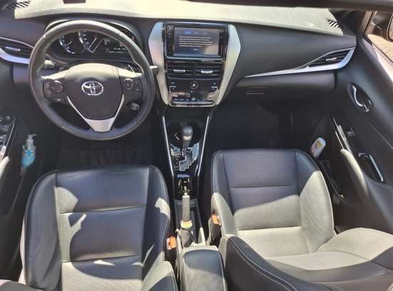 TOYOTA-YARIS-2021