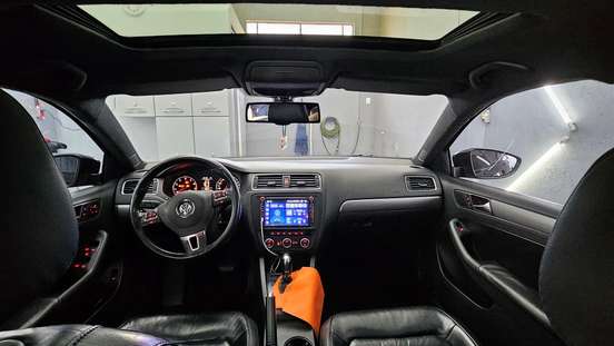 VOLKSWAGEN-JETTA-2012