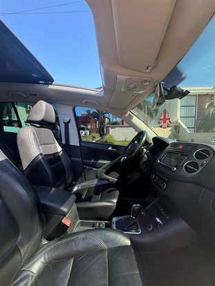 VOLKSWAGEN-TIGUAN-2011