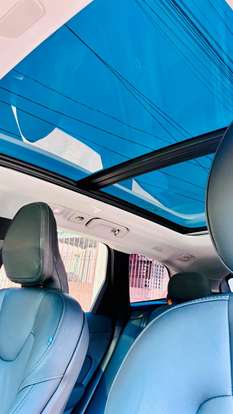 VOLVO-XC60-2025