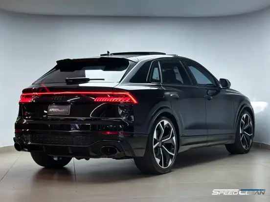AUDI-RS Q8-2023