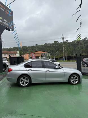 BMW-320i-2012