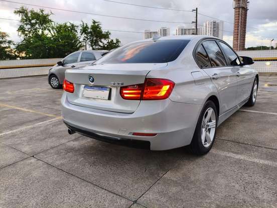 BMW-320i-2013