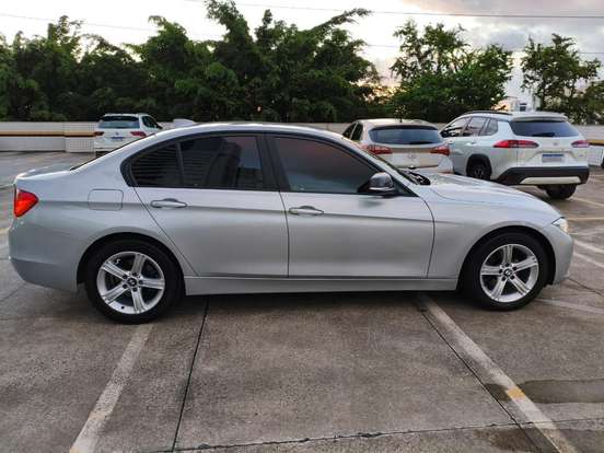 BMW-320i-2013