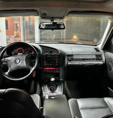 BMW-323i-1997