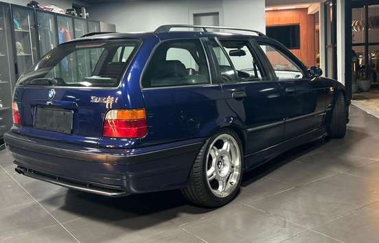 BMW-323i-1997