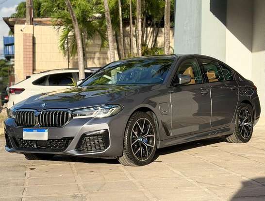 BMW-530e-2021