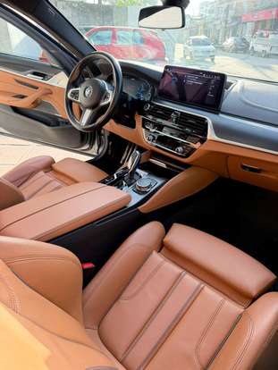 BMW-530e-2021