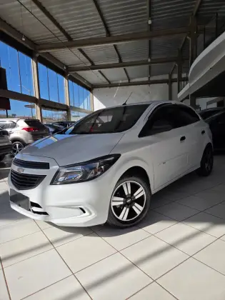 CHEVROLET ONIX 1.0 MPFI JOY 8V FLEX 4P MANUAL CHEVROLET ONIX 1.0 MPFI JOY 8V FLEX 4P MANUAL
