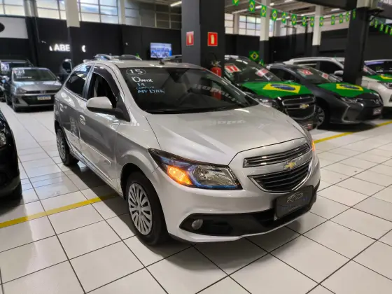 CHEVROLET ONIX 1.0 MPFI LT 8V FLEX 4P MANUAL CHEVROLET ONIX 1.0 MPFI LT 8V FLEX 4P MANUAL