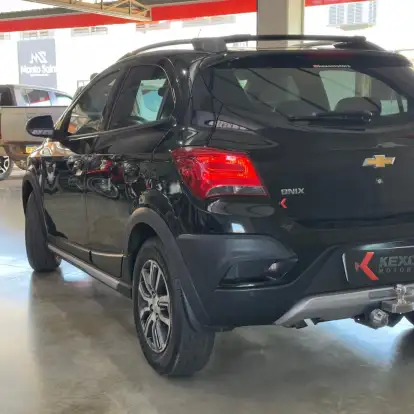 CHEVROLET-ONIX-2016